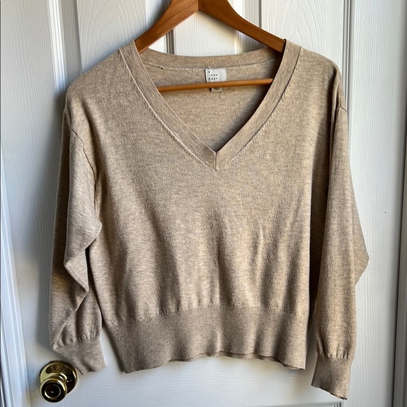 a new day Sweaters - Light weight Spring Women's Beige V-Neck Sweater
